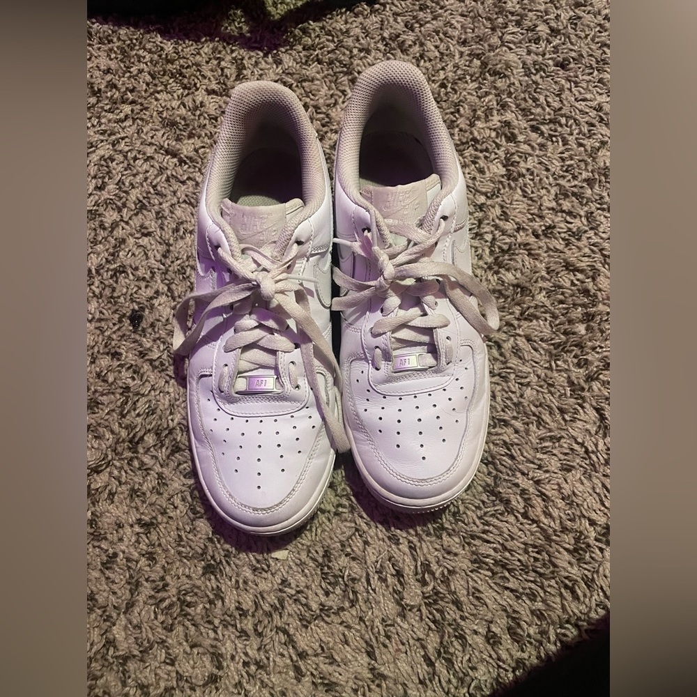 Women 9 Nike air forces with box